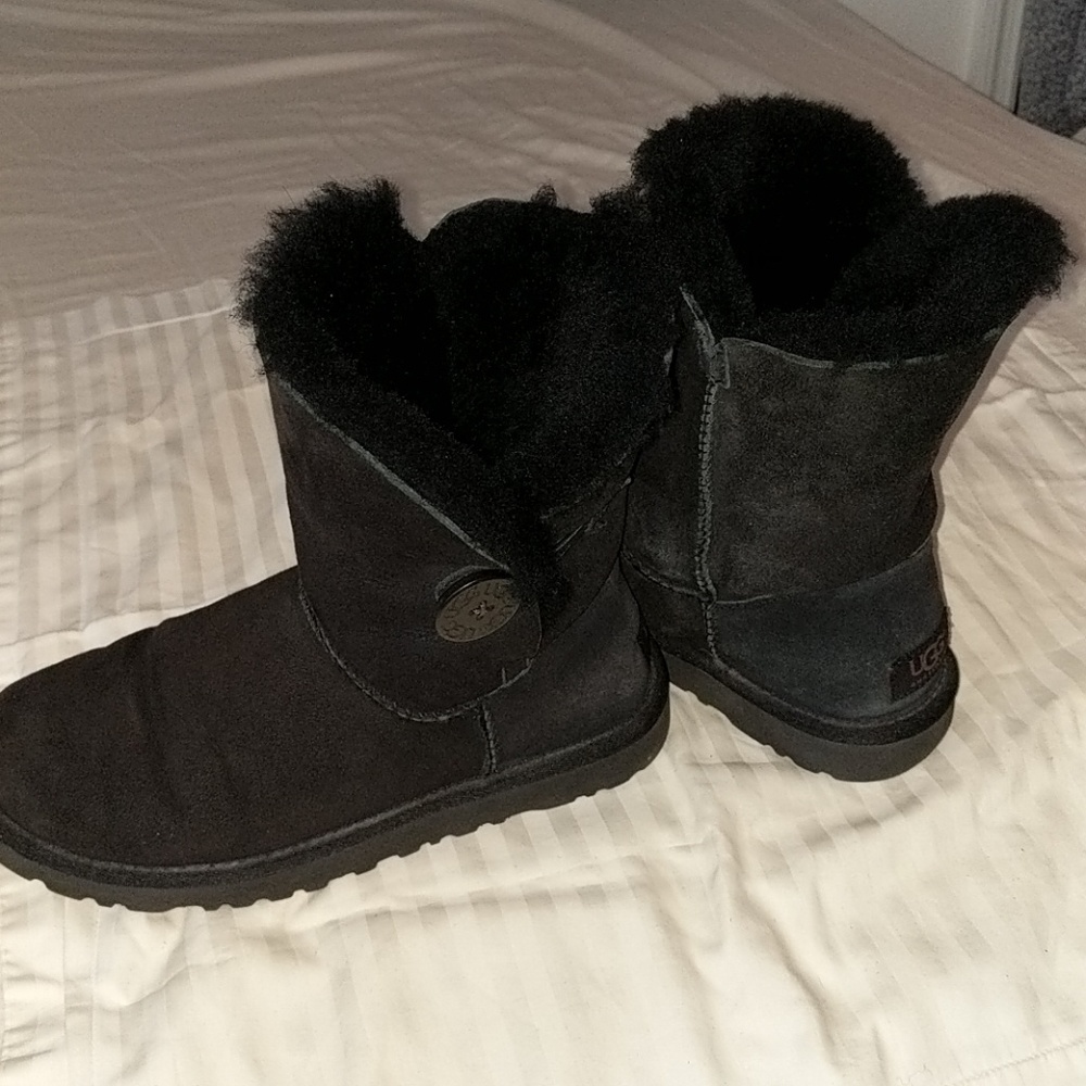 UGG Bailey Button